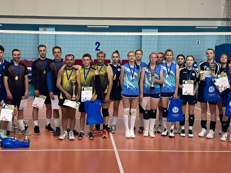 На Сахалине назвали победителей юбилейного турнира по волейболу «4 на 4»