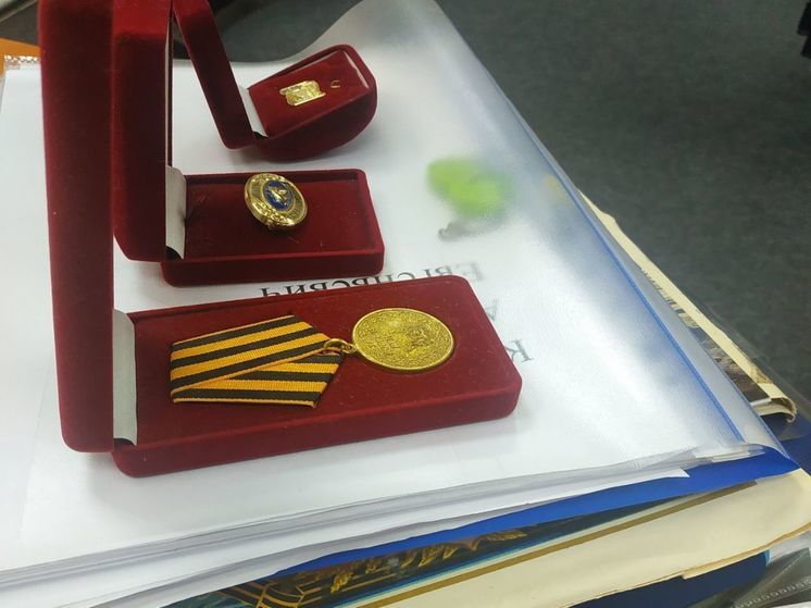 Военнослужащего из Хабаровского края наградили за храбрость в зоне СВО
