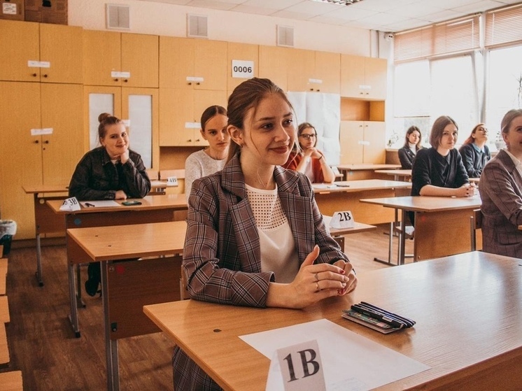 Сегодня 117 участников в Курске пересдают экзамен по русскому языку