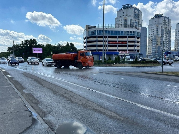 В Липецке устраняют последствия стихии