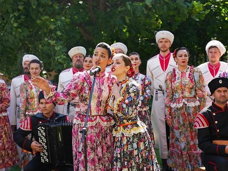 Кубанский казачий хор выступил в госпиталях Минобороны РФ
