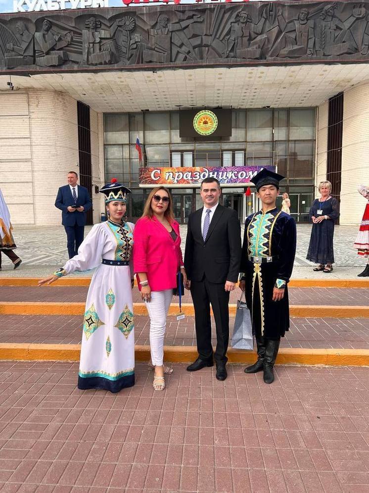 Калмыкию на фестивале представили артисты студенческого ансамбля