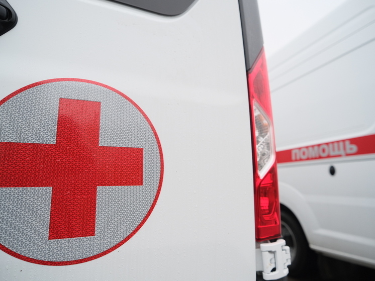 В Волгоградской области медики по пути с вызова помогли пострадавшим в ДТП
