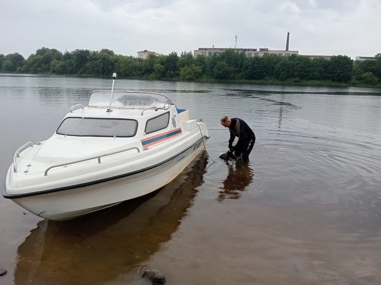 Тело выпавшего за борт мужчины извлекли из Великой в Пскове