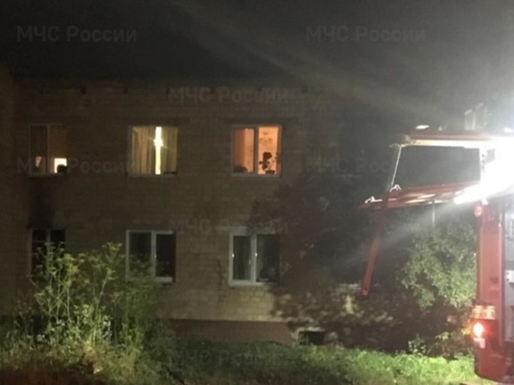 При пожаре в пятиэтажке в Екатеринбурге спасли человека
