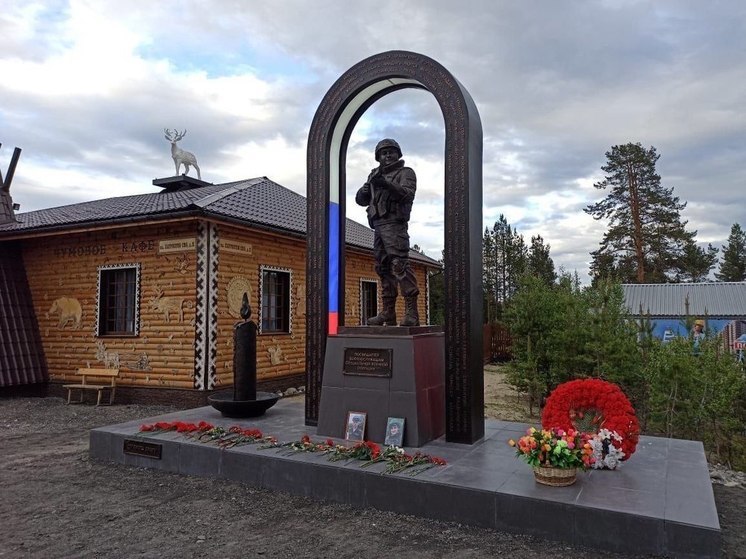 В Ловозерском районе установили монумент участникам спецоперации