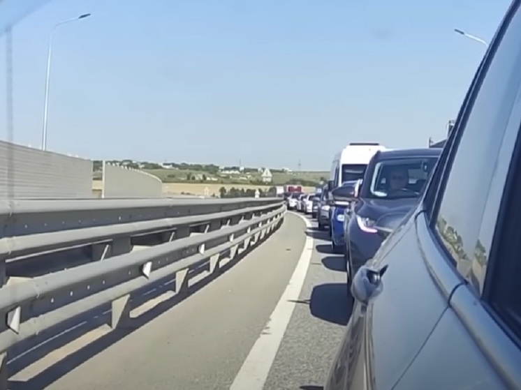Приостановленное на Крымском мосту движение возобновлено