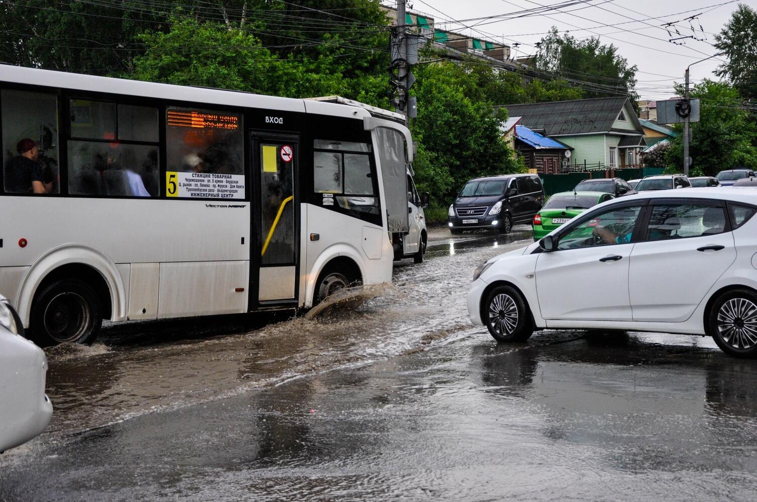 Ливень обрушился на Томск: 12 фото с подтопленных улиц города
