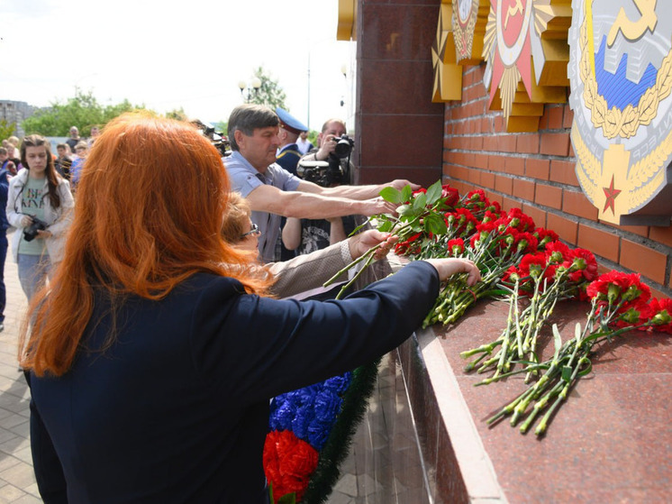 Состоялся митинг в честь Дня стойкости и мужества мурманчан в годы войны