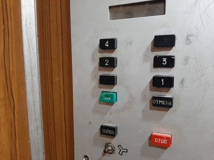 Саратовские чиновники предупредили об остановке 3,4 тысячи изношенных лифтов