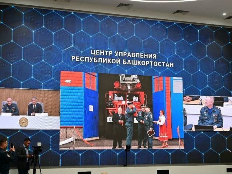 Радий Хабиров и Александр Куренков дали старт работе нового пожарного депо в Башкирии