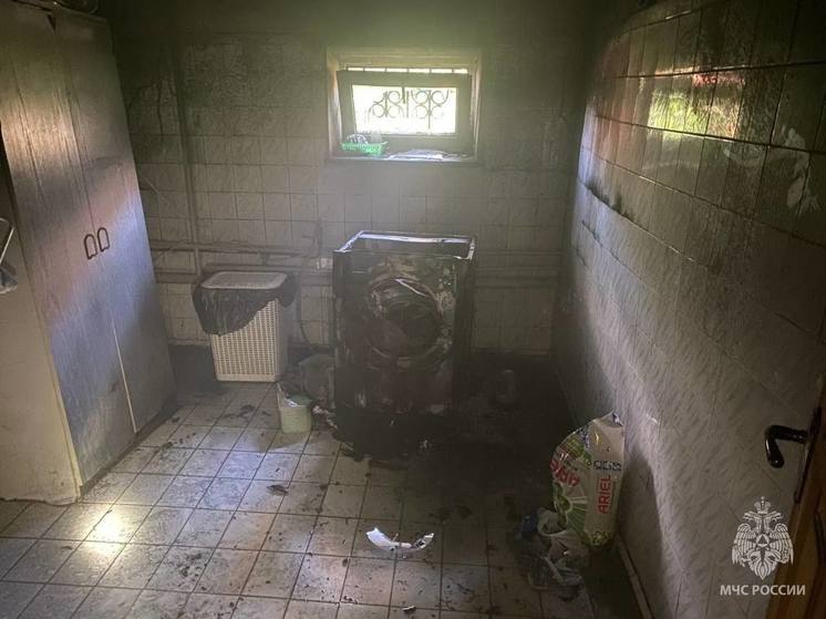 В Калининградской области загорелся трехэтажный жилой дом