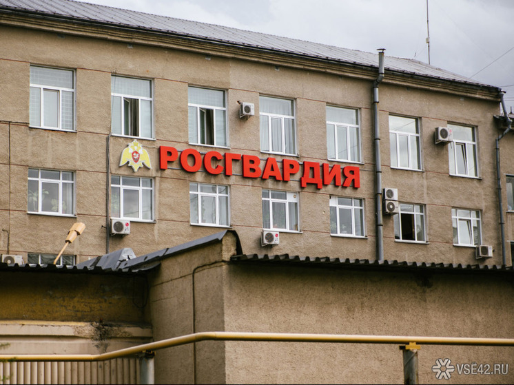 В Новокузнецке неизвестный открыл стрельбу с балкона многоэтажки