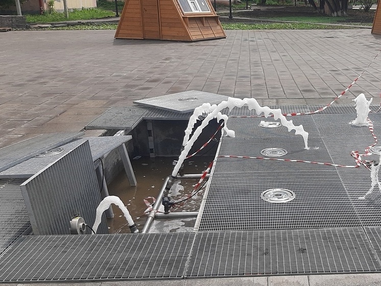 В Исилькуле Омской области вандалы сломали сухой фонтан