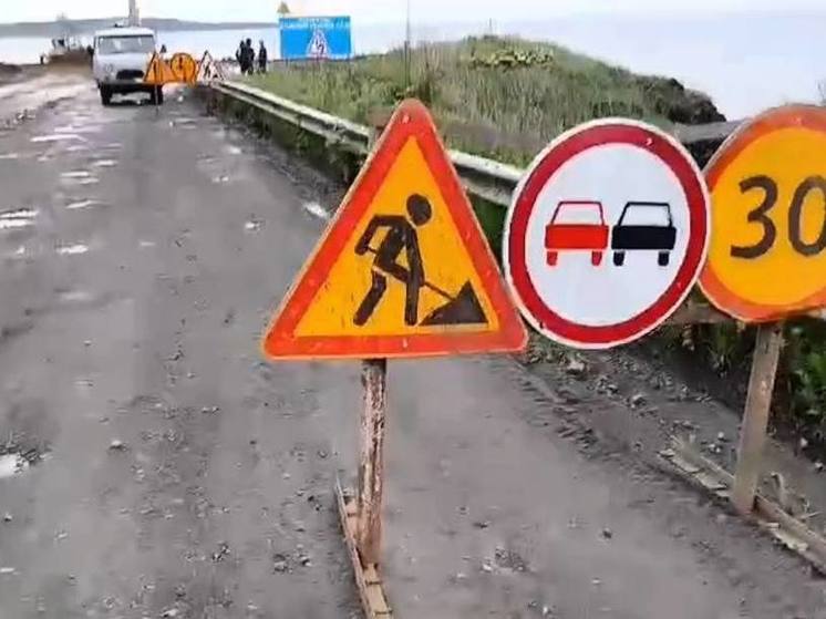 Сахалинские дорожники вывезли 10 тысяч кубометров грязи с места схода селя