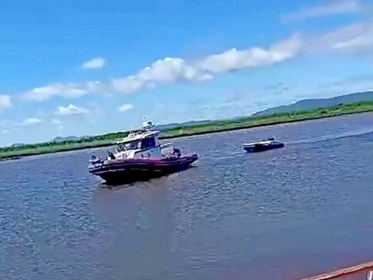 На Сахалине спасли рыбаков из перевернувшейся лодки