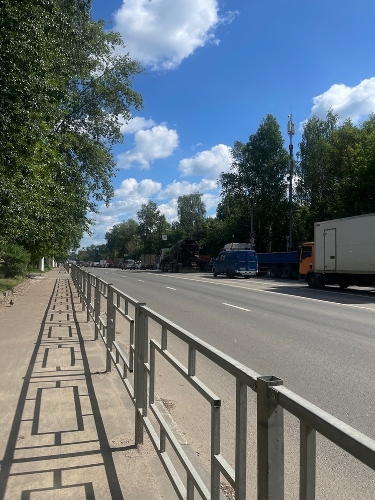 Встали намертво: Тверь сковали большие пробки из-за ремонта дороги