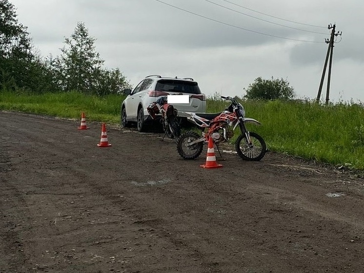 Двое молодых людей на питбайках попали в ДТП в Череповце