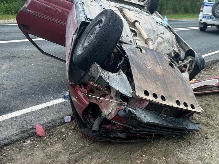 Уставший водитель «Лады» влетел в самосвал на трассе в Архангельской области