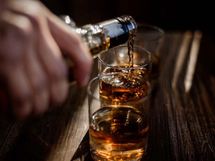 Любовь к алкоголю сокращает население Карелии более чем на 600 человек в год