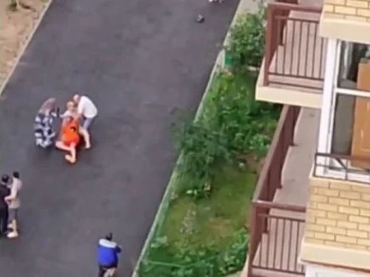 В Подмосковье семья мигрантов избила мужчину за замечание их сыну