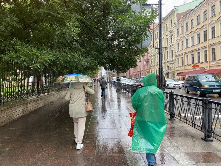Петербуржцев снова ожидают мощные ливни и сильный ветер