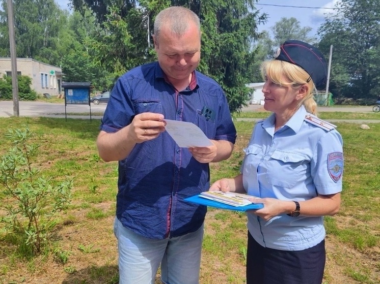 Новгородская Госавтоинспекция и волонтеры рассказали о безопасности на дорогах