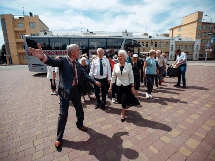 В преддверии 80-летия освобождения Беларуси от немецко-фашистских захватчиков в Смоленск прибыла делегация из Могилёва