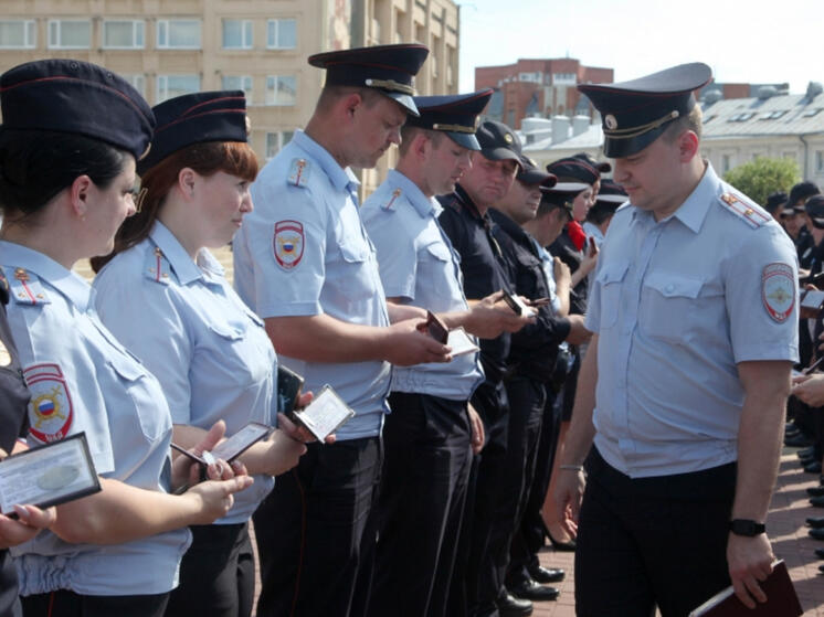 В Орле провели гарнизонный развод нарядов полиции