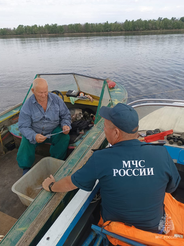 Астраханские инспекторы МЧС в усиленном режиме контролируют безопасность отдыхающих на водоемах