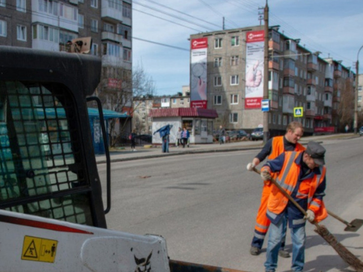 Более 80 единиц техники вышли на уборку Мурманска