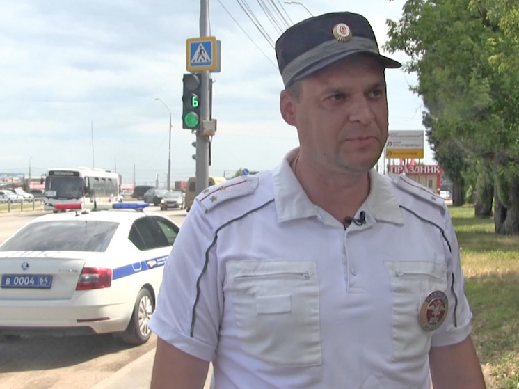 Инспекторы ГИБДД в Саратове спасли жизнь женщине, которой стало плохо за рулем