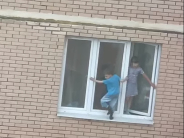 В подмосковной Балашихе гулял по карнизу на 11-м этаже жилого дома