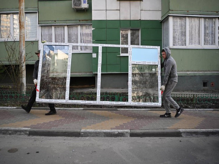 Белгородцам объяснили, кто убирает разбитые стекла после обстрела