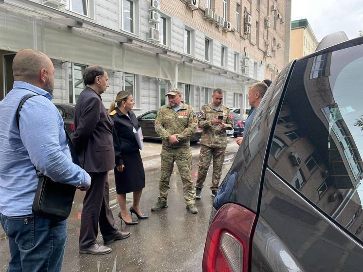 Автомобили повышенной проходимости отправили из Ленобласти бойцам на передовую