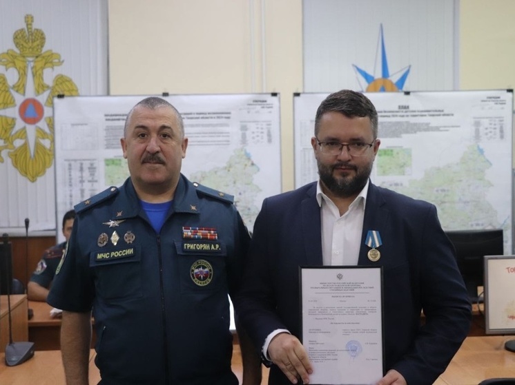 Главврач Тверской станции СМП получил награду от МЧС
