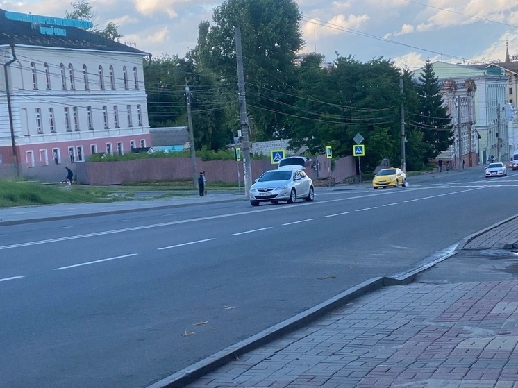 В центре Курска в ДТП попал экипаж такси