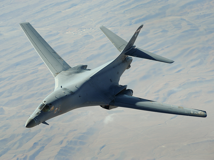 Пентагон: США перебросили бомбардировщик на Гуам