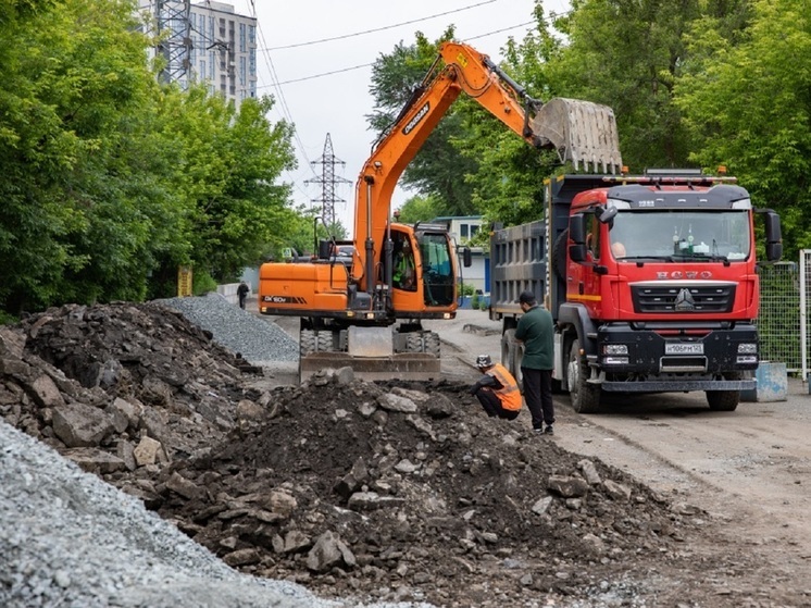 Дорожные раскопки на Авроровской во Владивостоке продляются из-за погоды