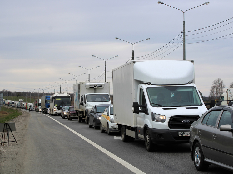 В Пролетарском округе образовалась огромная пробка из-за аварии с пешеходом