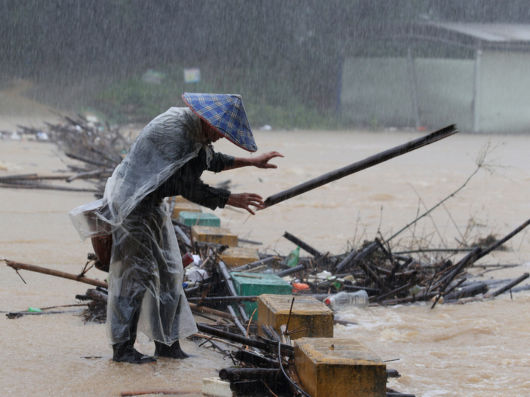 Миллионам жителей юга Китая грозят наводнения

