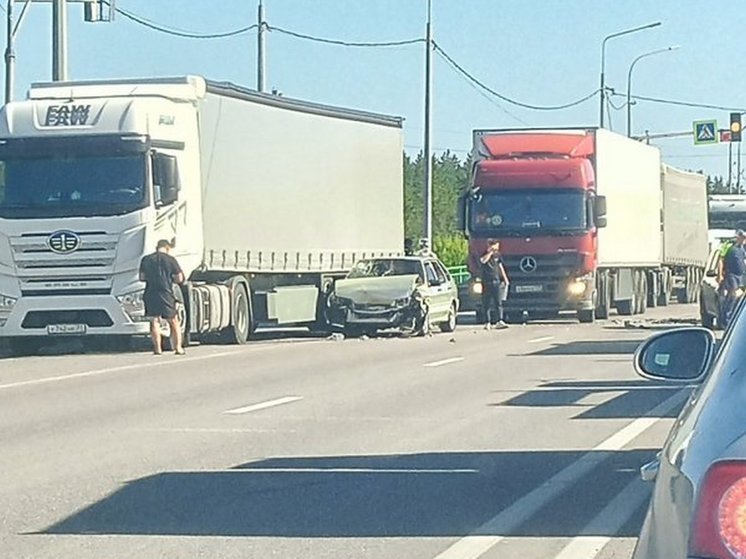 На трассе М-2 в Курской области образовалась пробка из-за ДТП