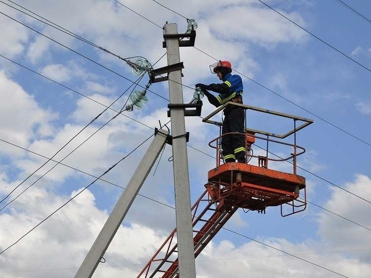 Шквалистый ветер оборвал линии электропередач в ДНР