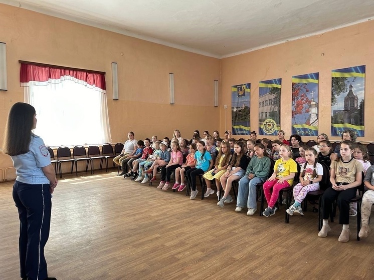 Сотрудник ГАИ посетила летний лагерь на базе школы №3 в Касимове