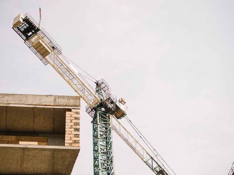 В Чувашии мужчина сорвался с башенного крана и погиб