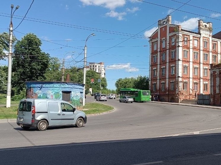 В центре Курска в ДТП попал Volgabus