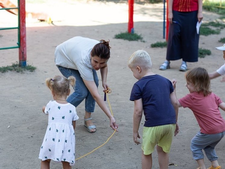 В Астрахани учат детей играть в подвижные игры