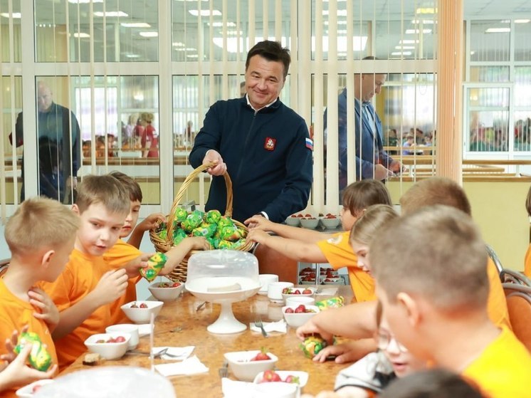 Губернатор навестил детей участников СВО из Серпухова