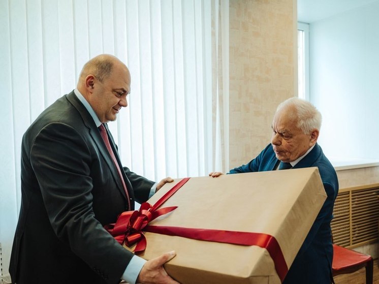 Врио губернатора поздравил почётного гражданина Курска Ивана Малкова с 80-летием