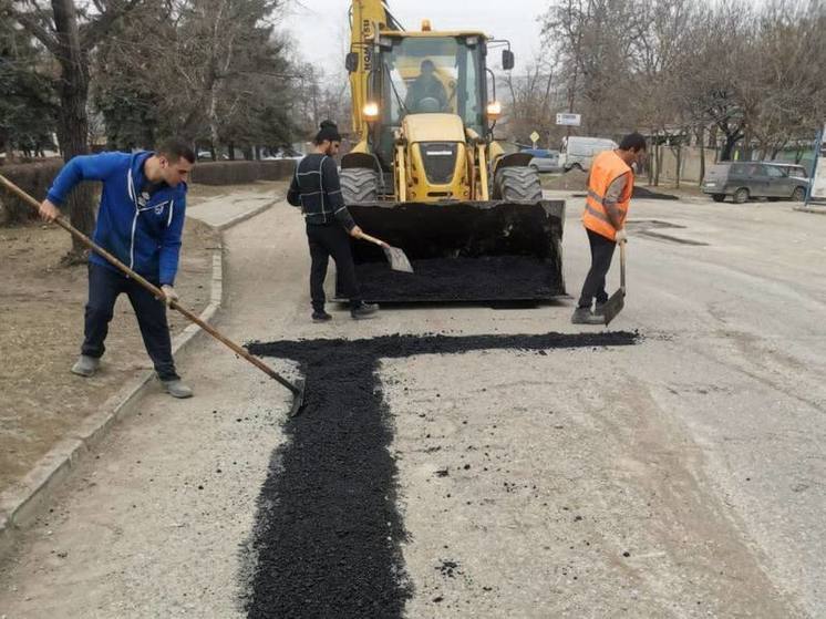 Городская служба Кисловодска впервые приступила к ямочному ремонт дорог
